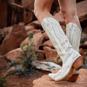 Women’s Ariat size 8, Casanova Western Boots